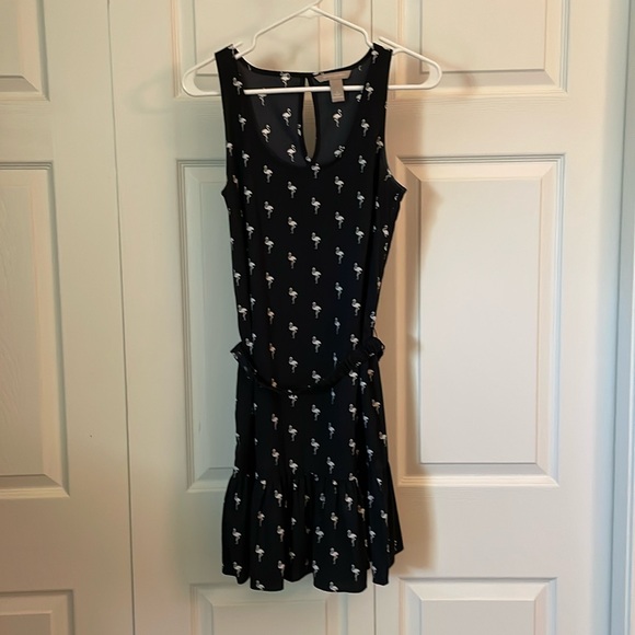 Elegant Black Sleeveless Dress with White Floral Pattern - Picture 1 of 5